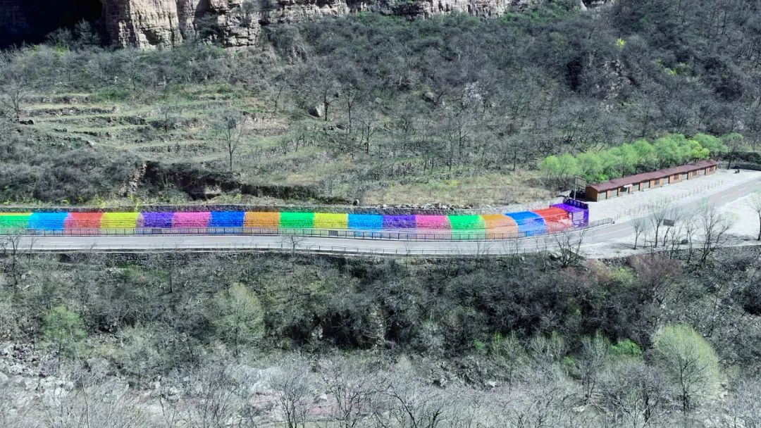 初春的五彩峡谷