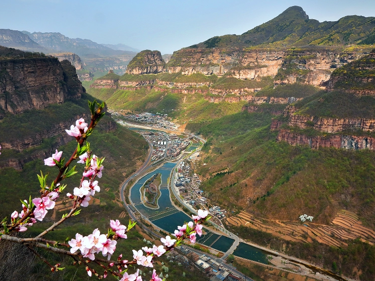 抓住寒假尾巴~带神兽去太行大峡谷撒欢，把山水春光装进书包，元气满满迎开学！