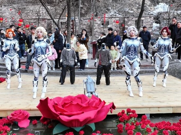 大年初三｜太行大峡谷迎来客流小高峰！ 春晚同款机器人引爆现场~