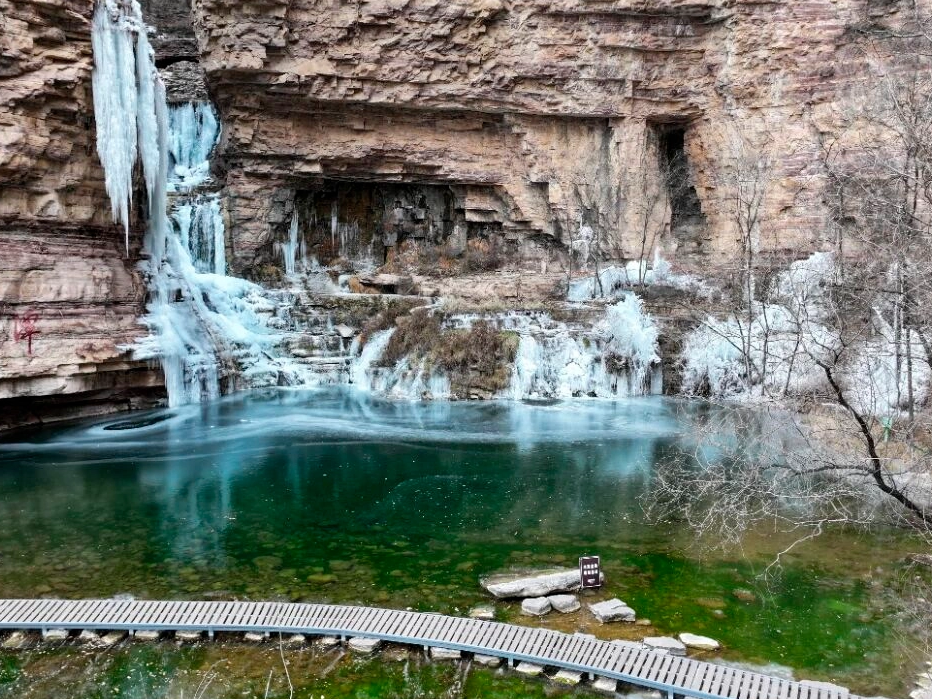 冬天不寂寞，太行大峡谷冰挂已悄悄登场~